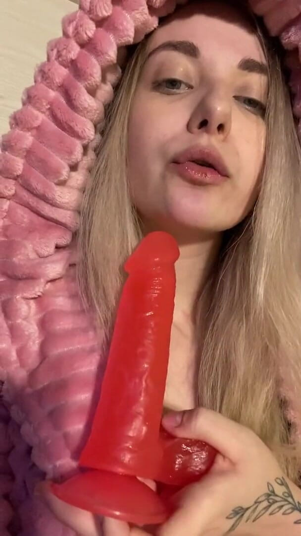My bf cuckold: Chica en lindo traje chupar consolador