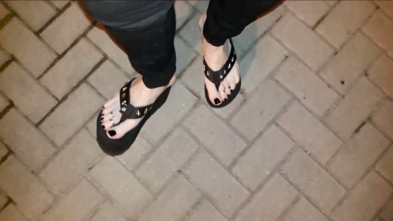 Heelex: Black Platform Thongs 1