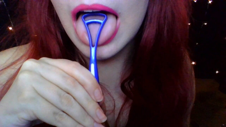 Scarlet Vixen: Tongue &amp;mouth fetish - skrapa