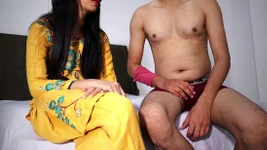 Punjabi Chachi Dientot Habis-habisan Sampai Mengerang Keenakan Sambil Ngomong Jorok