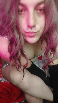 Kitty_Cross: Crossdresser Kitty no Youtube faz vídeo ao vivo para seus...