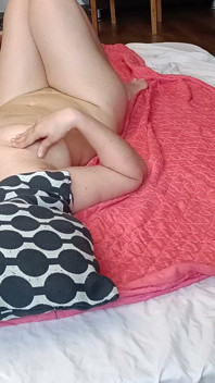 Sensuell Massage Av Ett Hett Amatörpar Med Olja På Kroppen.