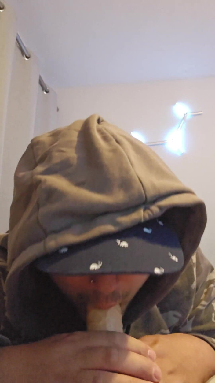 Slutty pt: Halt dildo direkt i min mun