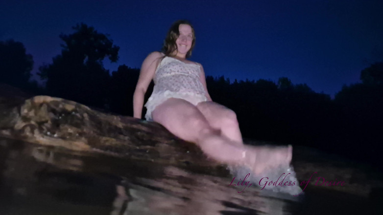 Lily, Goddess of Desire: Ongelooflijk seksuele waternimf verleidt je met haar lichaam