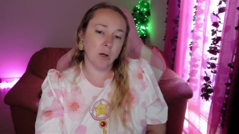 Kisicaxx: 음란한 말을 숭배하는 거유 흑인 자지