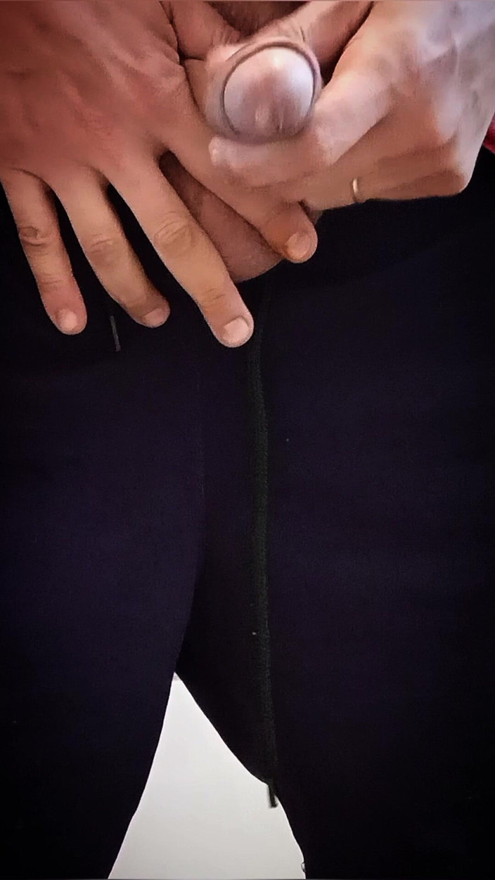 Feets Macho Latino: Escurro Mi Verga Y Largo Mucho Jugo Pre-seminal