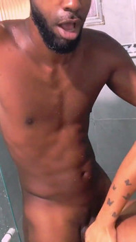 Pareja en el baño