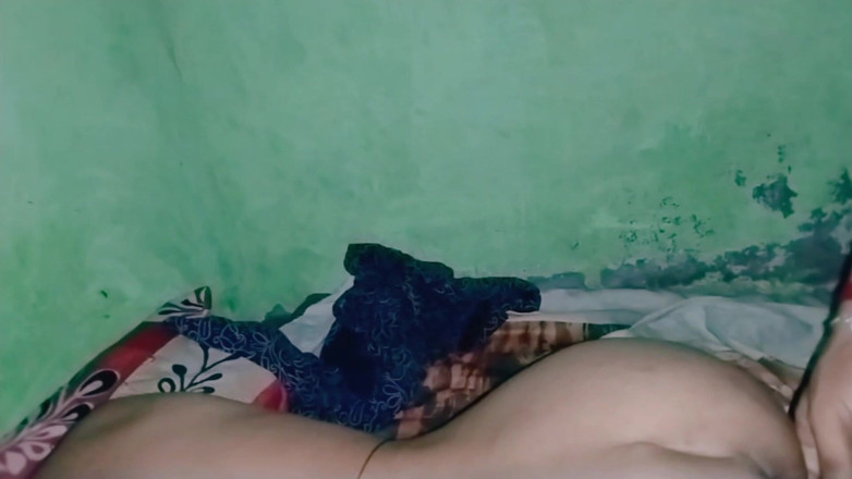 NituRandi94: Mengongkek ibu tiri India gaya doggy