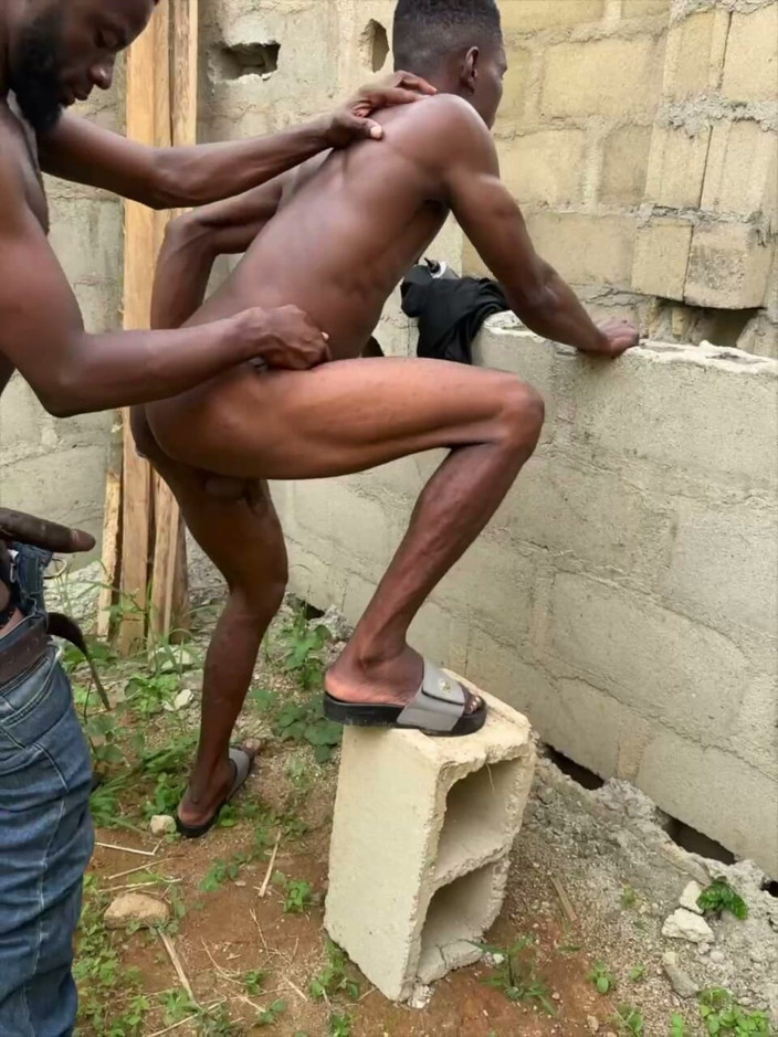 Darkskin_guy: Будівельнику було важко