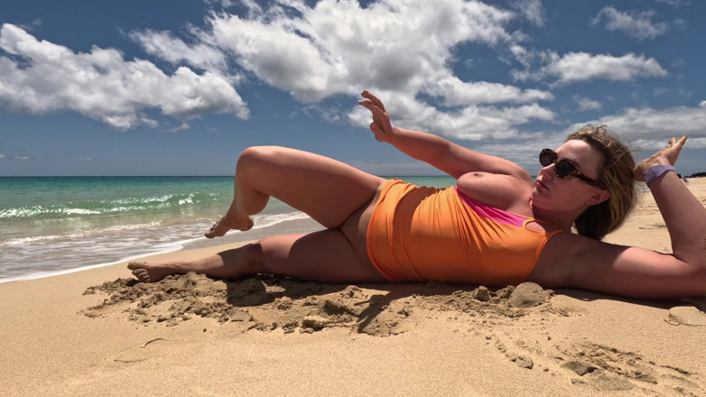 Emma Voyeur: Nackte Göttin Am Strand - Ein Öffentliches Necken Und Versuchung