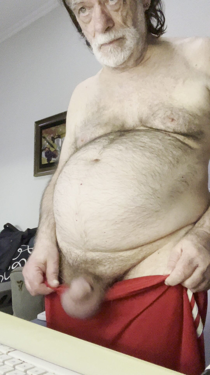 Coach Karl dude lodge: 2025-12-08 Khoe quần đùi tập thể dục