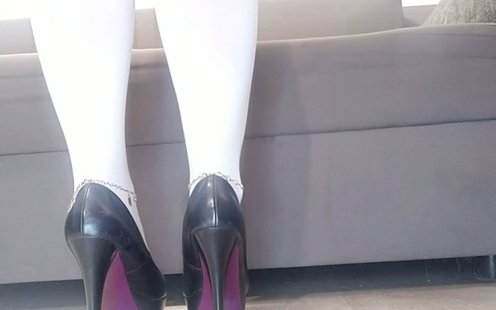 Monika Nylon: Calze bianche fetish
