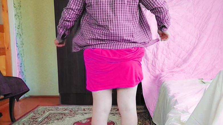 Kitty_Cross: Une douce trans se promène dans le jardin dans Summer...