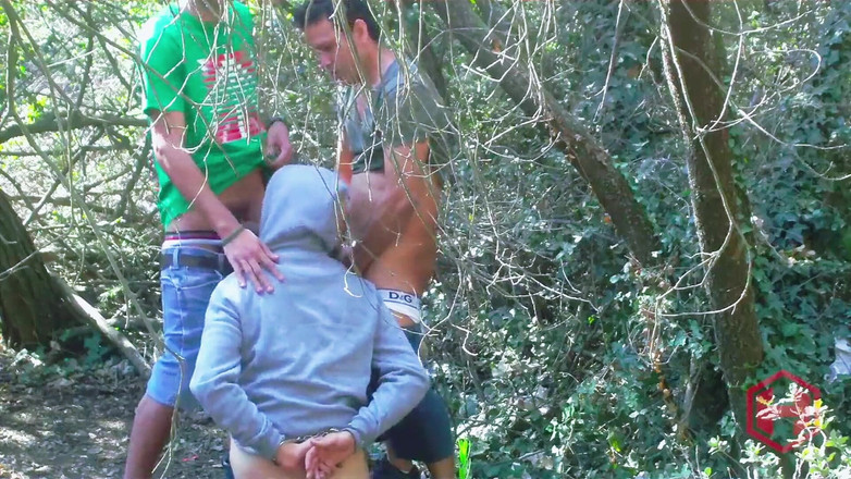 Amadeus studio: Plavba a zbavit panenství mladému heterosexuálovi