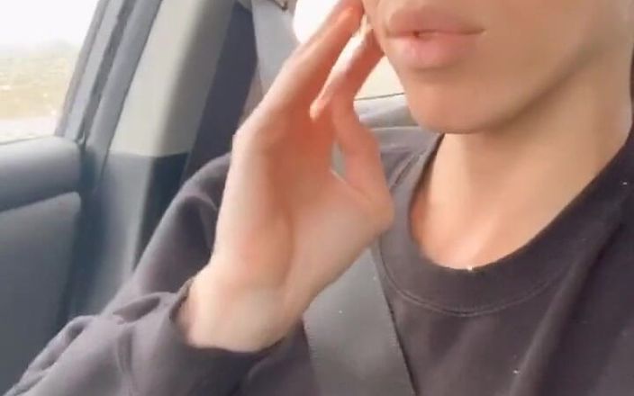 Tia Tizzianni Productions: Вы думаете, что другие водители знают, что мой клитор заблокирован, а моя задница подключена?