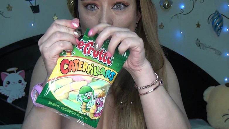 Angel eyes studio: SAYA MENELAN BEBERAPA CACING BERGETAH YANG SANGAT PANJANG!!