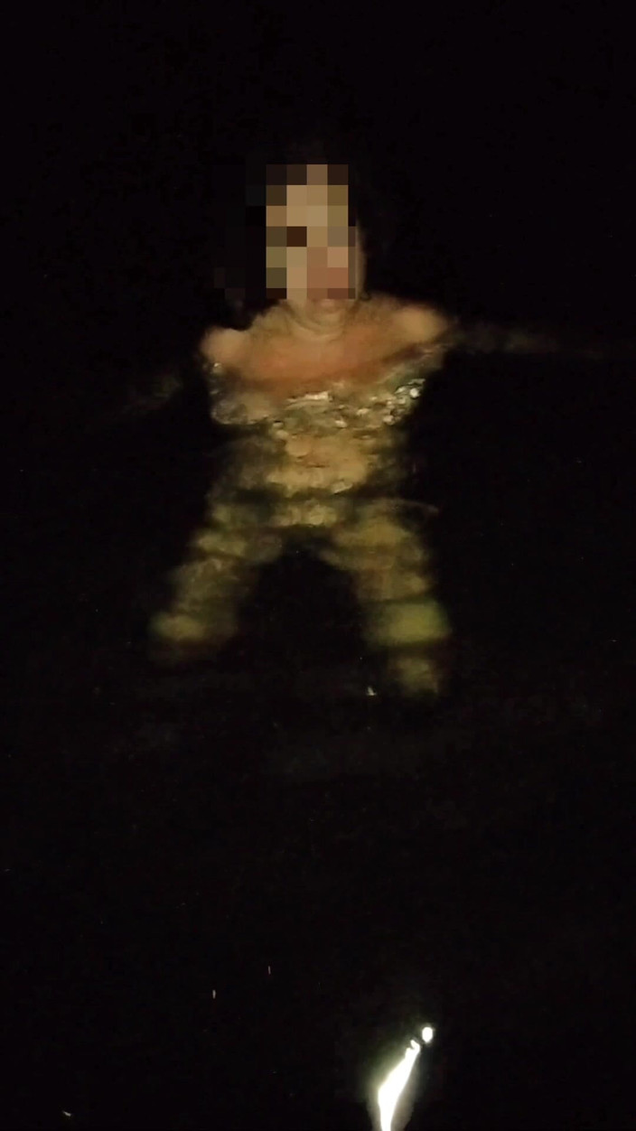 Estebanyanna: 침대에 간 후 늦은 밤에 가장 친한 친구 와이프와 마른 딥에 몰래