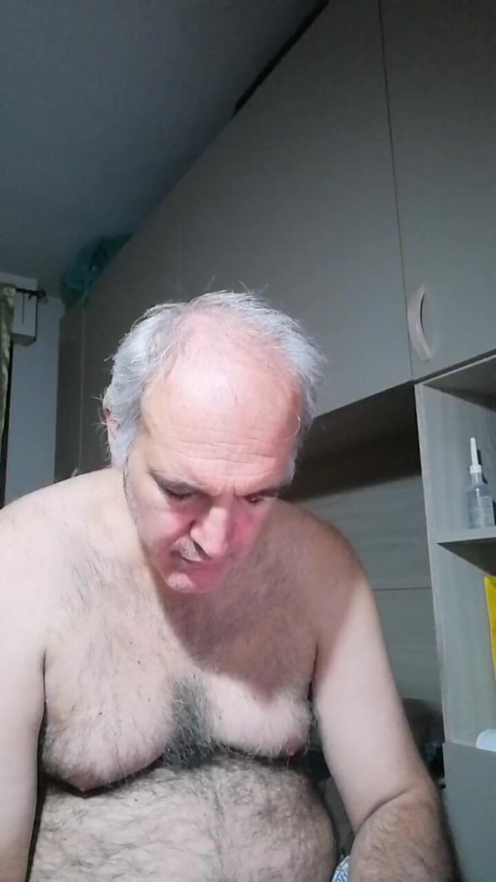 Setesesso7: İşeme girdim, parmağımı popoma sokup 2 saat mastürbasyon yaptım!