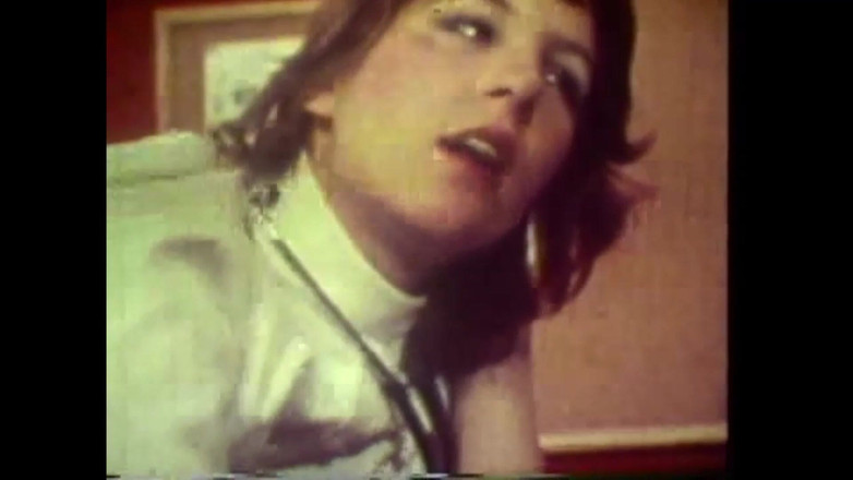 Vintage Megastore Full hd: Лікар оглядає пацієнта