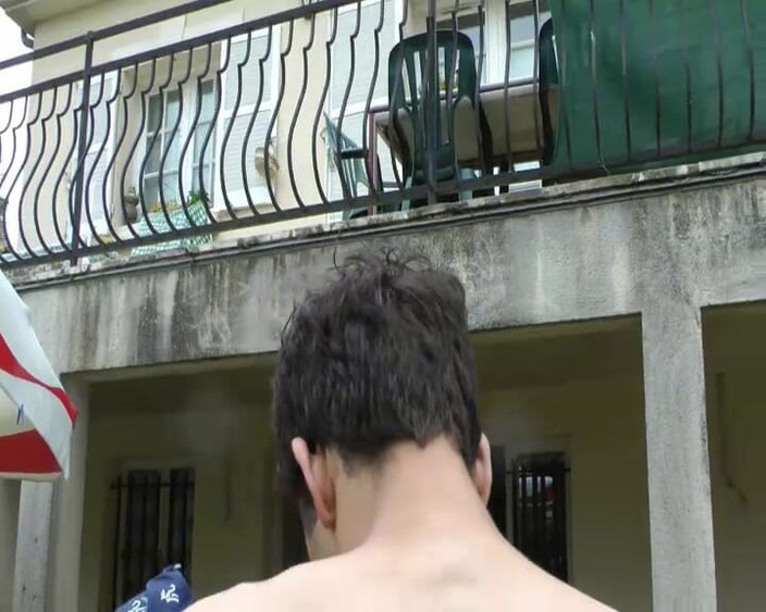 Paris Jango: Bonita Morena Folla Por Tres Grandes Pollas En El Jardín