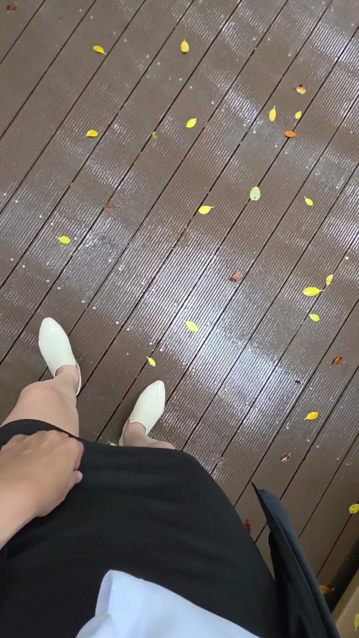 Taiwancdgirl: Gadis transeksual nakal Tingxuan menunggang dildo di luar rumah