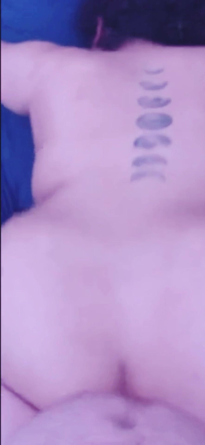 Sandn420: Сперма на її обличчя після трахання в її дупу, відео від першої особи