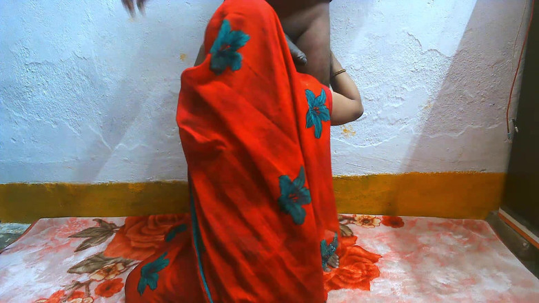 Busty Banuu: 德里饥渴的嫂子在晚上被姐夫操。