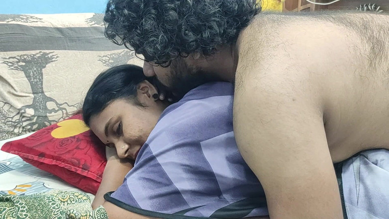 Vaigavarun45: Desi Malayali Para Hot Ass Kiss Romans w Nighty