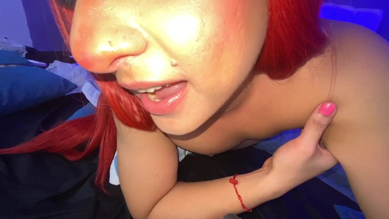 Aline Costa: Aline Staat Op Het Punt Zijn Eigen Lul Te Pijpen