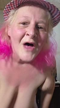Mamma är en röra när styvson klädde av sig