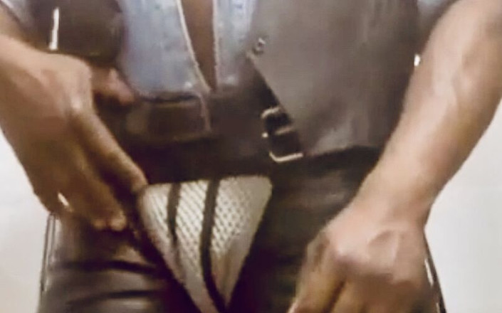 Black smoking muscle stepdad: Kompilasi kulit sebelum pesta otot hitam dan asap denim
