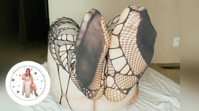 BellaBlast: 정액 카운트다운과 함께하는 망사 JOI의 큰 발