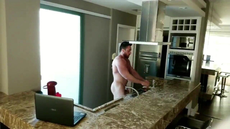 Musclelovexx6: Bodybuilder: blond, Rabudo, genietend in de keuken