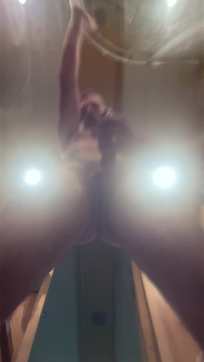 NakedFoxx: Bakış açısı heteroseksüel adam duş kulelerinden taze, yüzüne sert boşalıyor