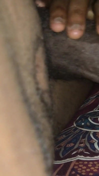 Ateşli sakso minyon zenci Afrikalı 18 yaşındaki genç kızı ıslak sabah kafası için uyandırıyor