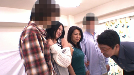 Asian Group Fantasies: 발정난 낯선 이에게 따먹히는 Smutty 일본 소녀들