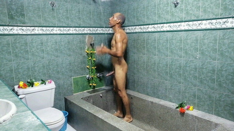 FLACO: 1 частина, я трахаюся зі своїм вітчимом, коли він прикидався, що миє ванну кімнату