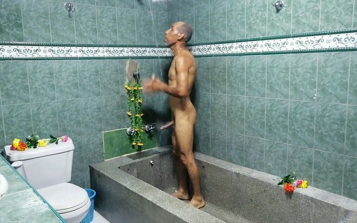 VRXXX5: 第1部分 当我的继父假装在浴室洗澡时，我和他做爱