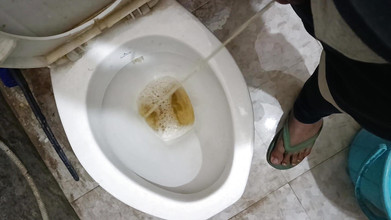 Jyoti Verma: Mijando no banheiro com áudio claro quando alguém pede retorno em...