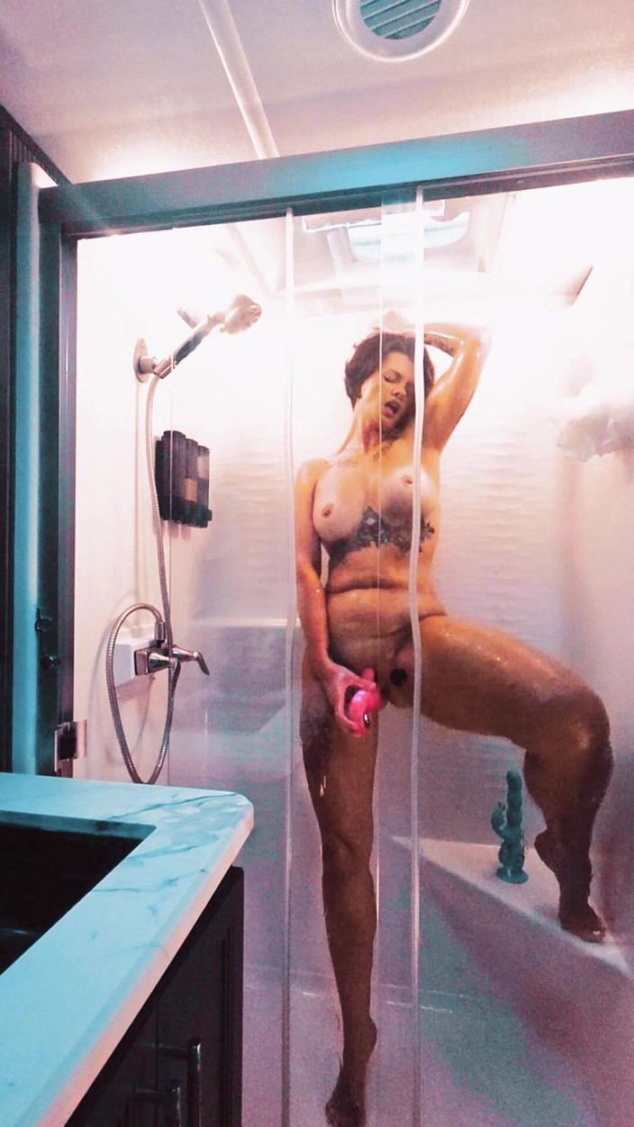 Indigo Rose: Indigo Rose Gets Solo Shower Time