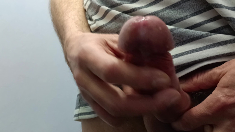 Rockardglans: Toilet umum kencing, mengocok, muncrat close up memakai jeans - rockard...