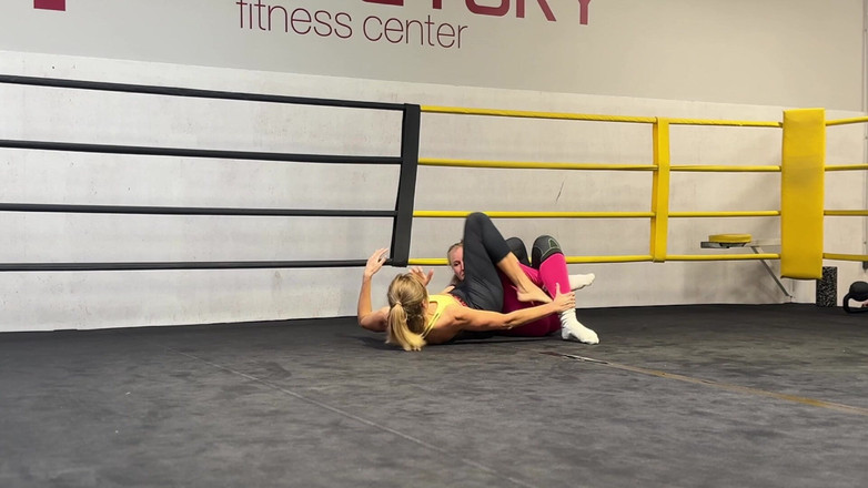 DINA LIGHT: Soutěžní ženské zápasení s ryšavou