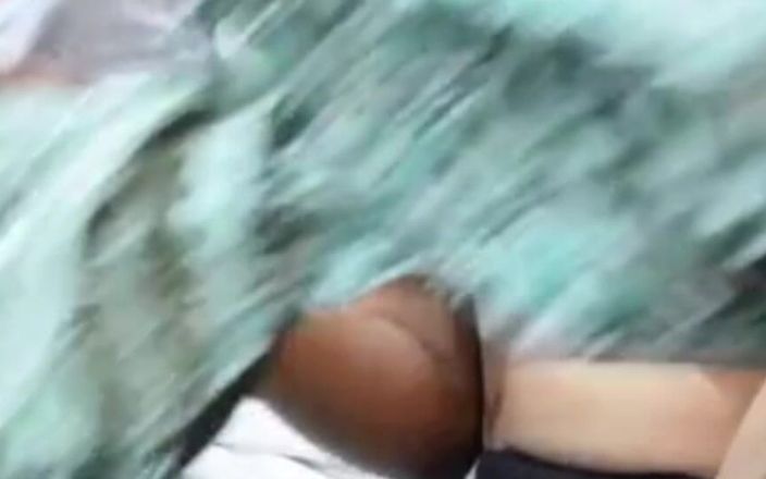 YourDickSucker: हॉट भारतीय लड़की कामुक महसूस कर रही है