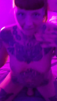 Garganta profunda e esguichando usando meu vibrador monstro