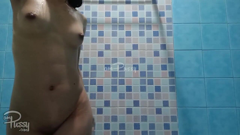 AmPussy: Adorable teen Filipina takes shower