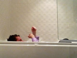 Suited in LDN: Odpowiednia kąpiel bąbelkowa