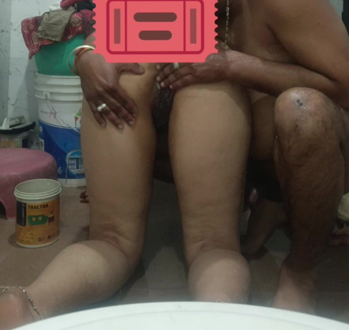 Priyahot77: Priya india, gran culo en el dedo lateral
