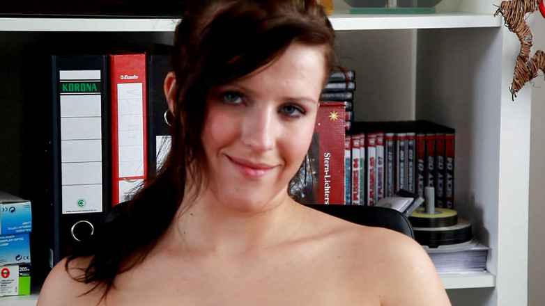 Toy Sluts: Onani på kontoret med het brud