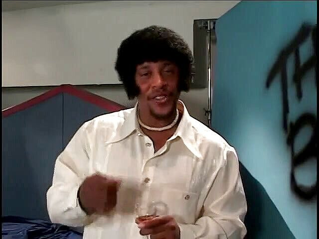 Hot and Wet: Грудаста брюнетка скаче на великому чорному члені в стилі зворотної наїзниці