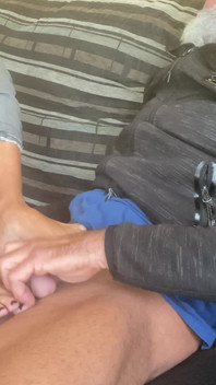 Footjob - la piccola bionda spagnola e i suoi piedi meravigliosi